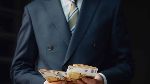 Découvrez les obligations légales et sociales liées à la paie à Paris