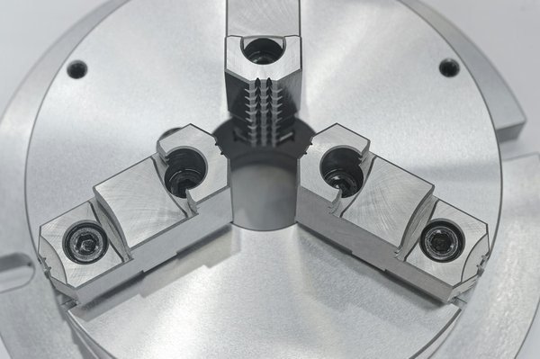 Quels sont les avantages d'un tour multibroche ?